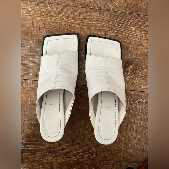mules shoes. White heel Slippers size: 7.5 - Picture 4 of 7